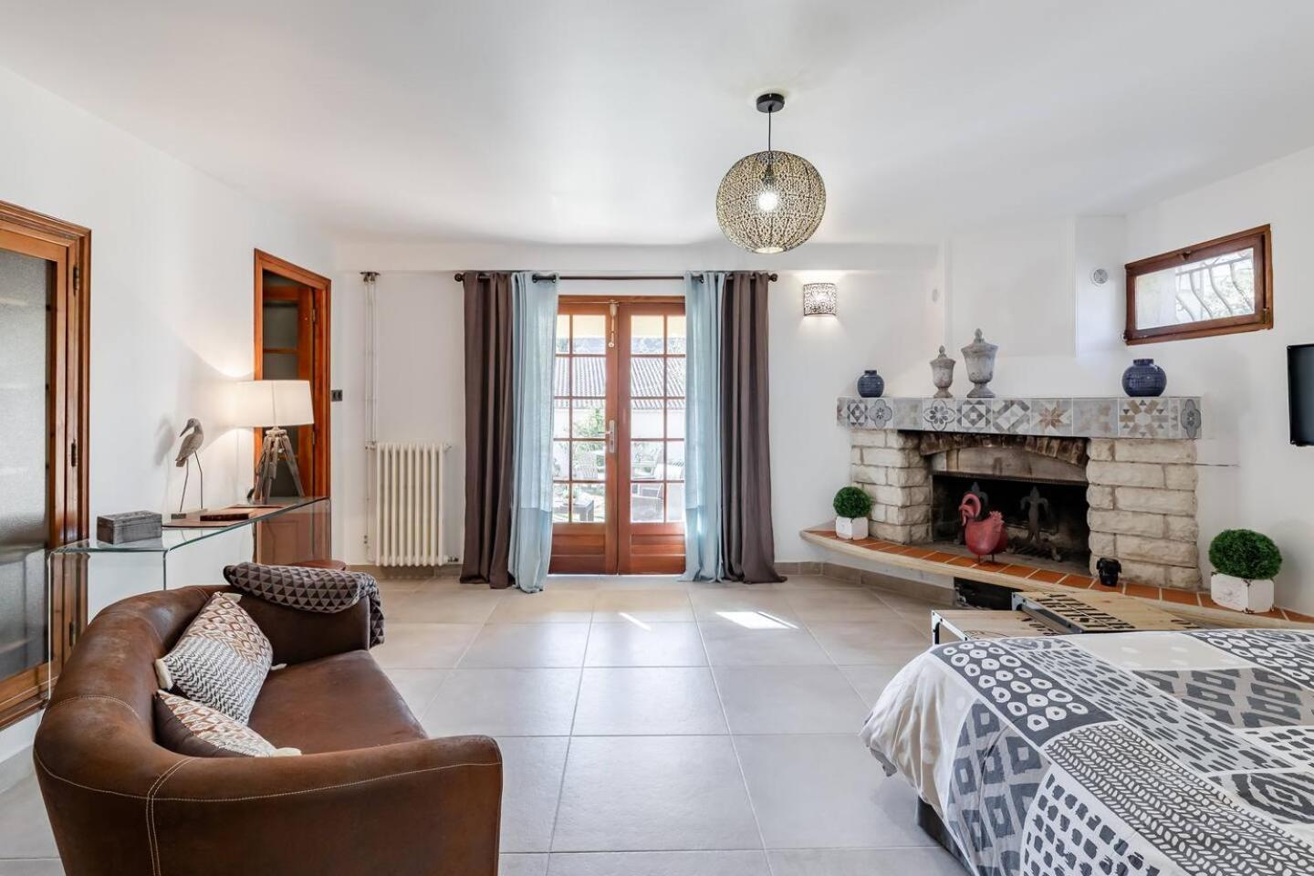 L'Angeannie Villa Roquefort-la-Bédoule Exterior photo